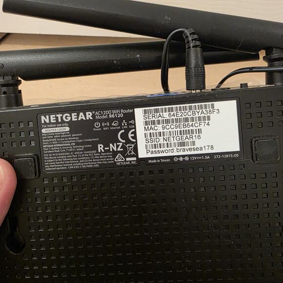 NETGEAR Nighthawk Ac1200 Dual Band WiFi Router Model R6120 - Picture 4 of 5